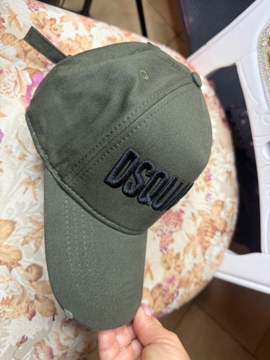 Шапка с козирка dsquared2