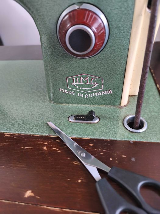 Mașină de cusut Ileana UMC