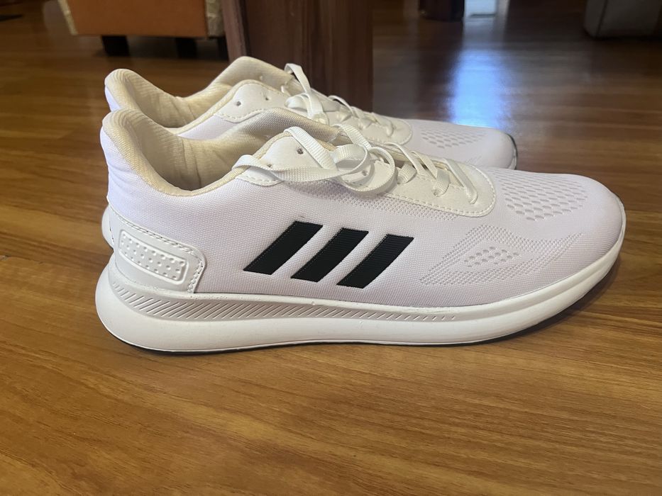 Маратонки Адидас, Найк