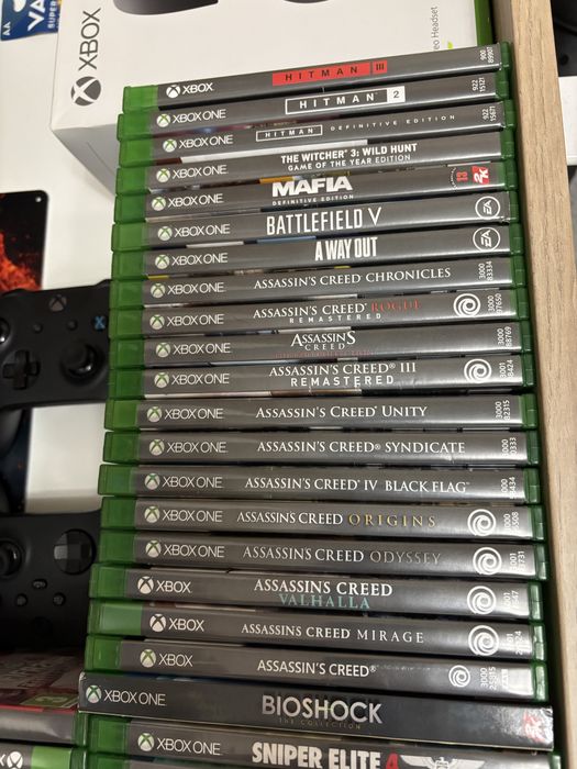 Xbox series X + 44 jocuri + 1 x controller extra + casti + 2TB stocare