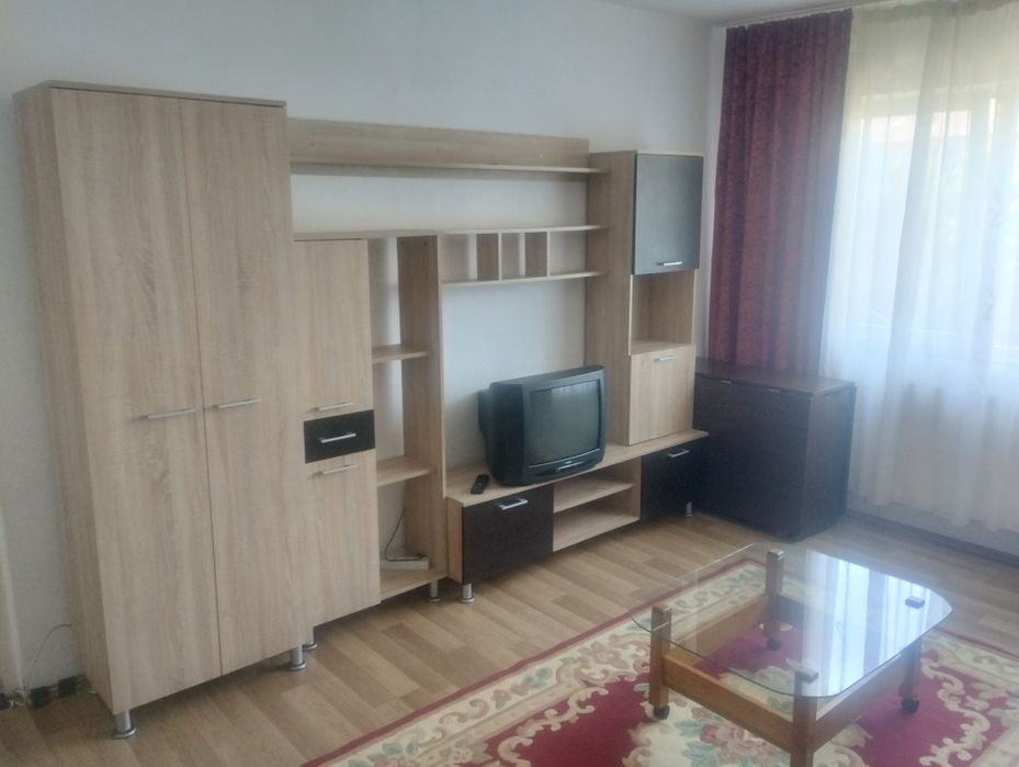Închiriez apartament 2 camere, etaj 3, zona Andrei Muresanu
