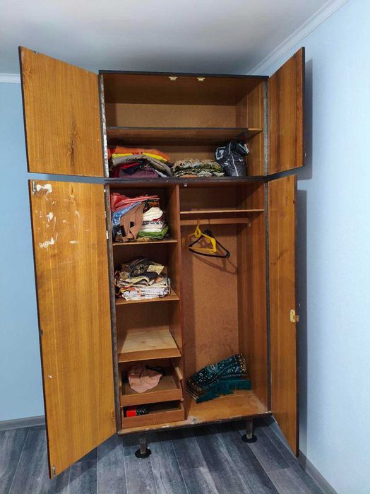 Шифоньер двухстворчатый с антресолью 450 тыс.сум