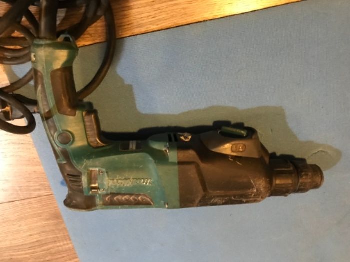 MAKITA HR2611 перфоратор