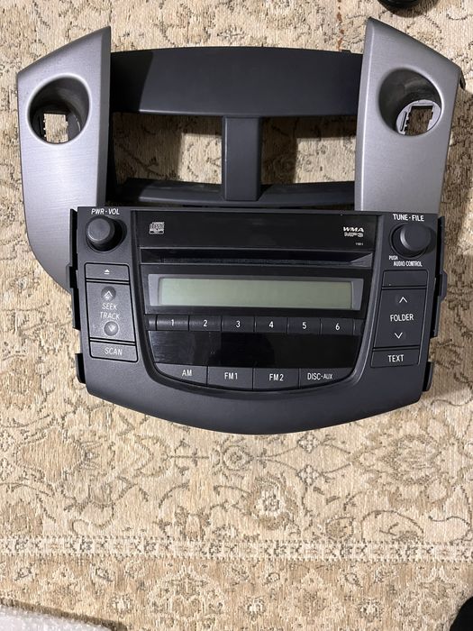 Магнитолла Тойота Рав-4 оригинал