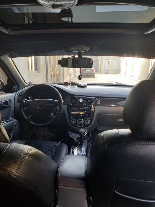 Lasetti 1.8 sotiladi avtomat