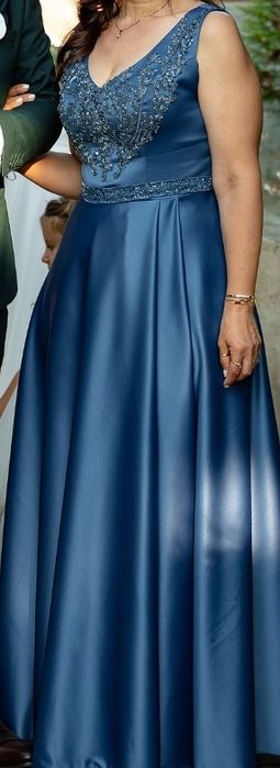 Официални рокли.