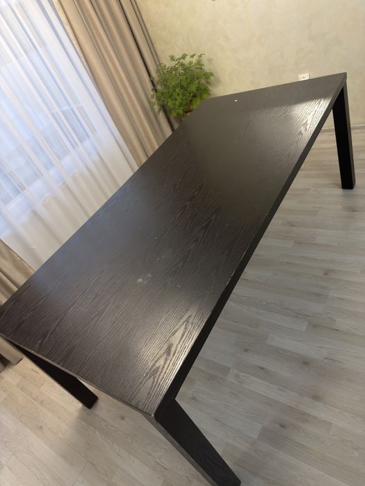 Masa de 8 persoana