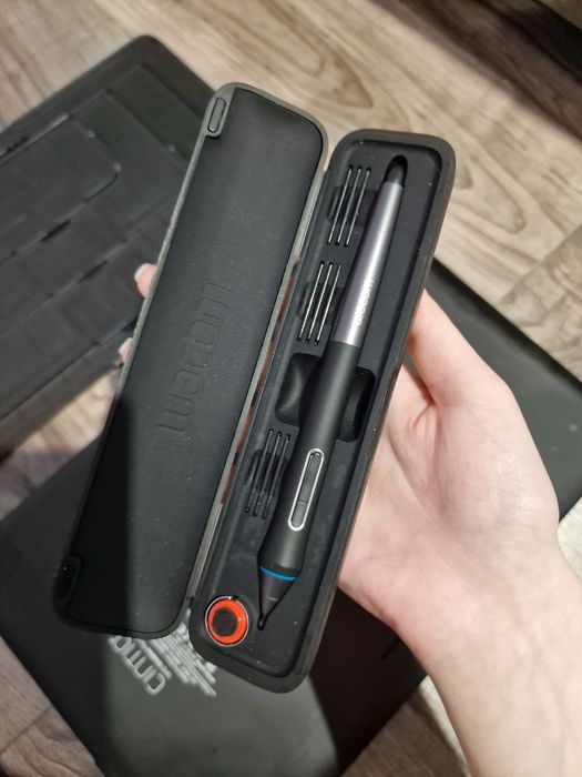 Wacom Cintiq 13HD dth 1300 drawing tablet