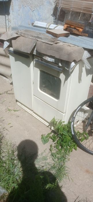 Продам Газплиты Швейную машинку