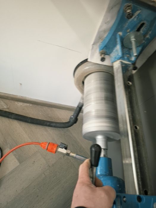 Servicii carotre (găurire)