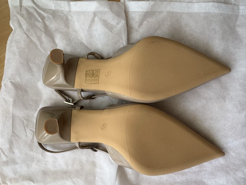 Елегантни обувки тип slingback – бежов цвят