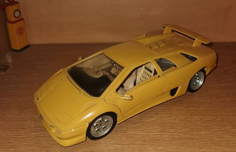 Колекционерски метални колички 1/18