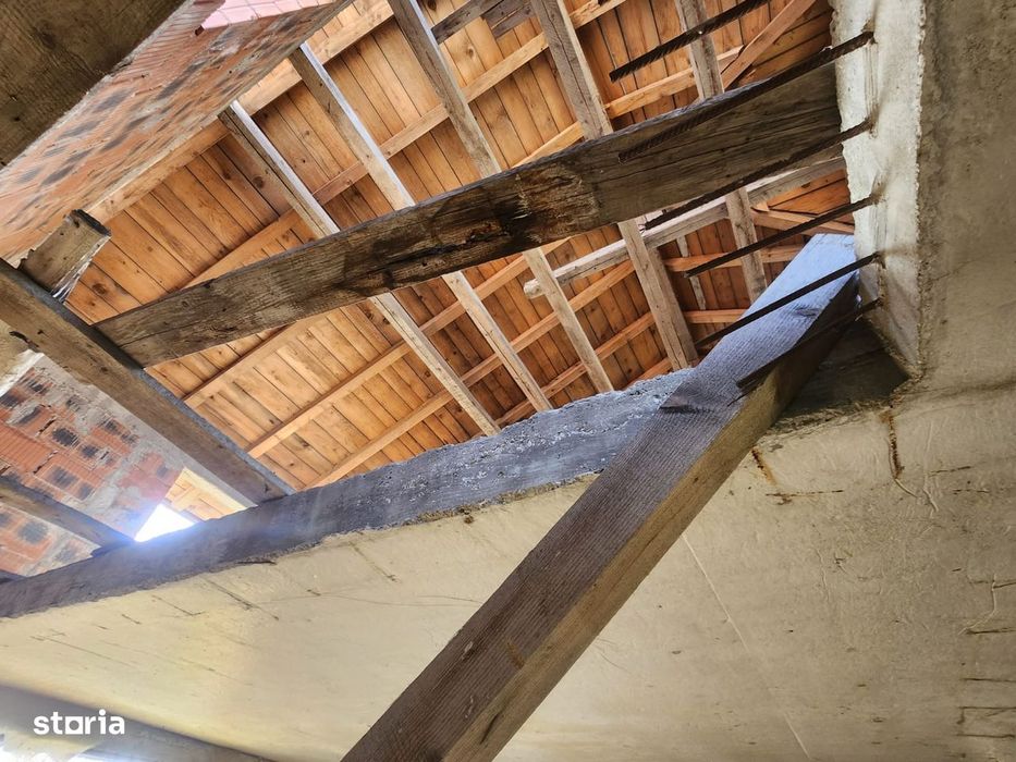 Vila la rosu situata in Bacau str Ciresoaei