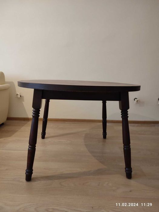 продавам 4 стола модел ЯНТРА-3 от ХЕМУС - Троян; и 1 кръгла маса