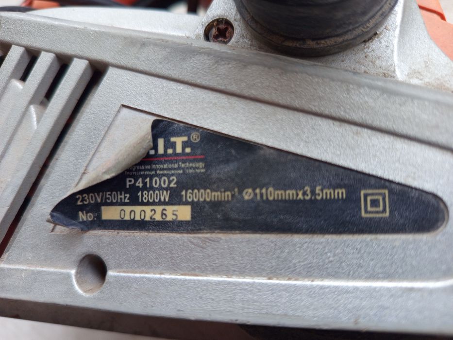 Продам / электрорубанок / .