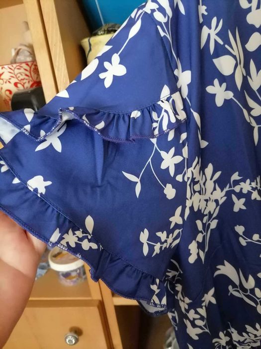 Дамска рокля до коляното, с набор в кръста и колан