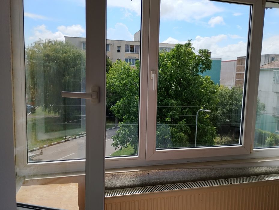 Apartament de închiriat .