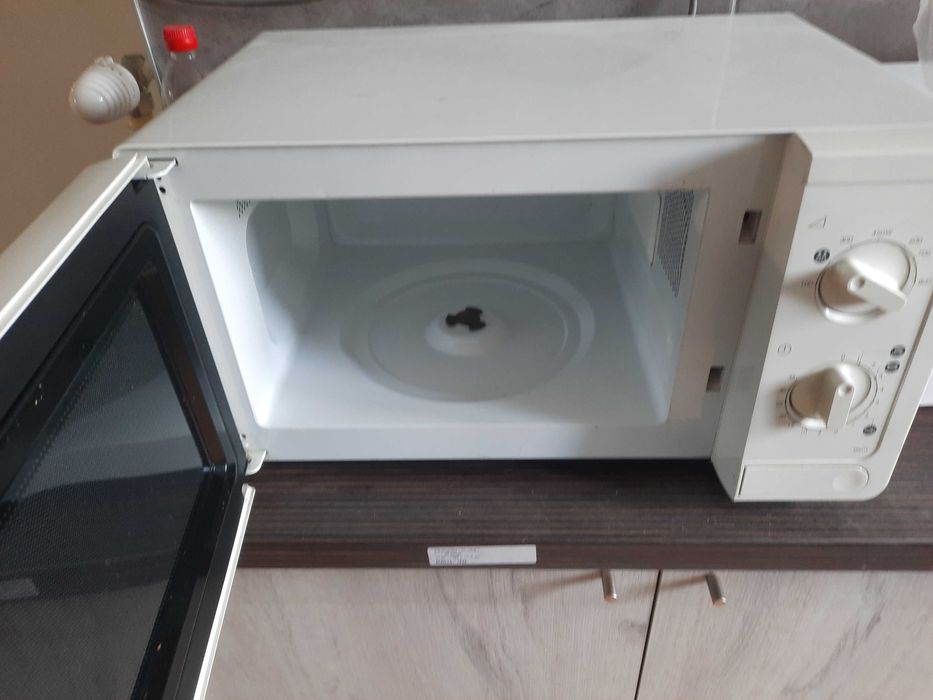 Микровълнова фурна Samsung MW71E 800W използвана