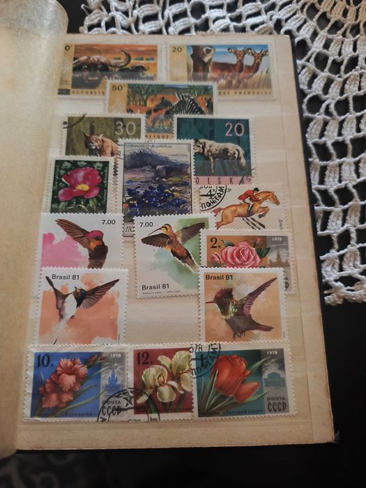 Продавам 2 калсиора с пощенски марки