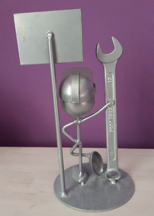 Метална статуетка майстор