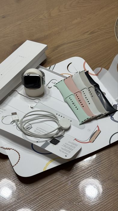 Apple Watch SE 44 мм Silver Aluminum