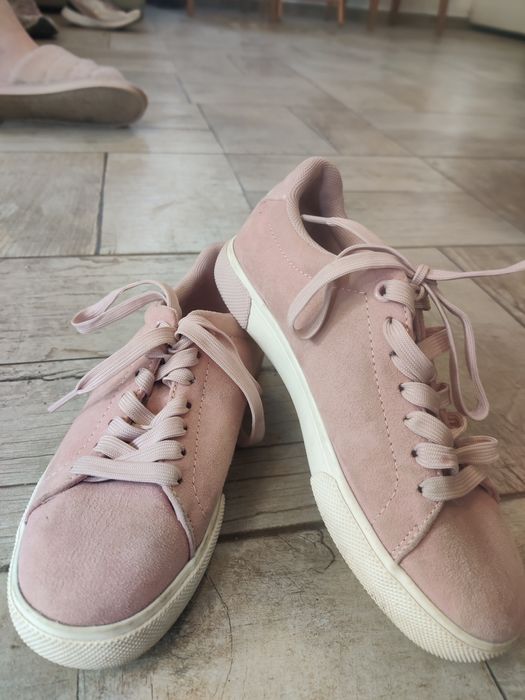 Спортни обувки  на H&M