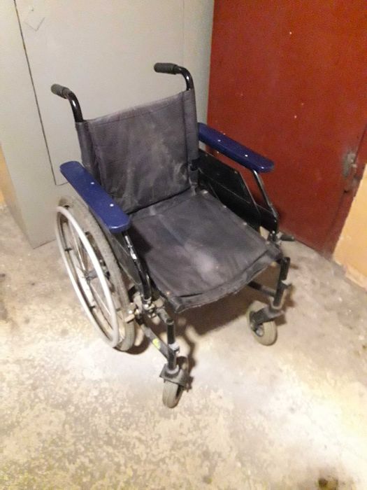 кресло коляска для инвалида