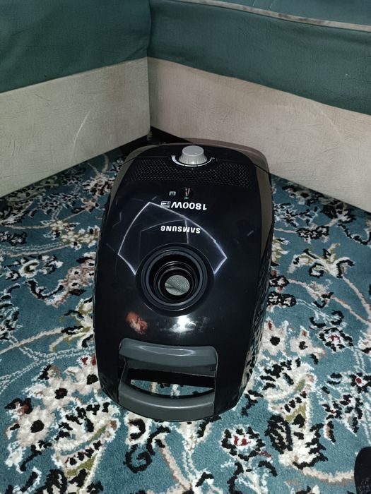Пылесос Samsung в идеальном состоянии
