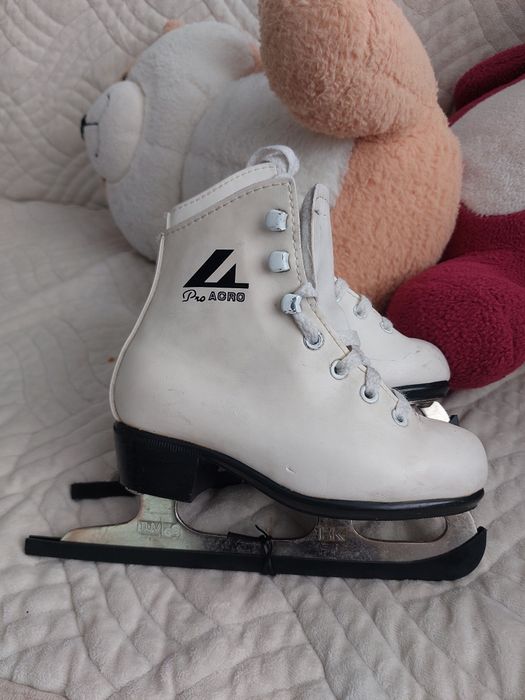 Конький фигурные 27 размер.