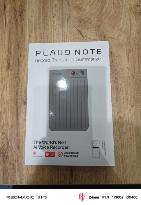 Диктофон PLAUD NOTE.