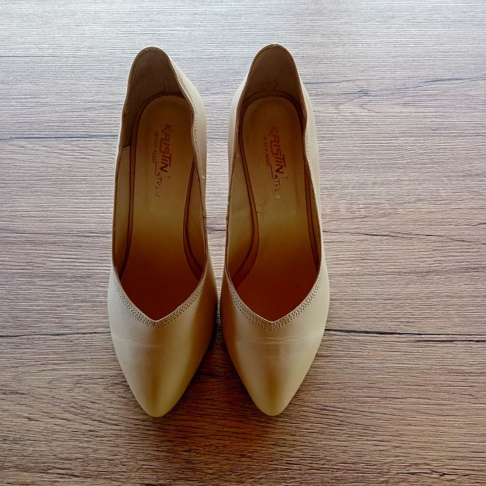 Pantofi eleganți, piele, bej, absolut noi.