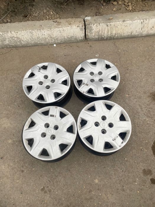 Продается диски с колпаками