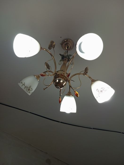 Продам люстру 5 рожков