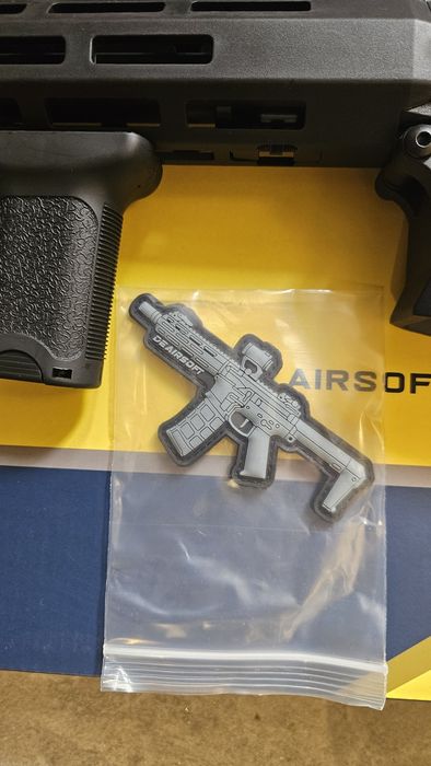 Airsoft Double eagle badger M904G red dot, заглушител, грип и батерия