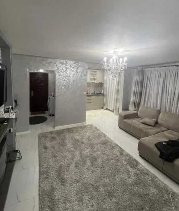 Дава се под наем Тристаен апартамент в Пловдив, Център - 80 кв.м за 239.7 € - Снимка #1