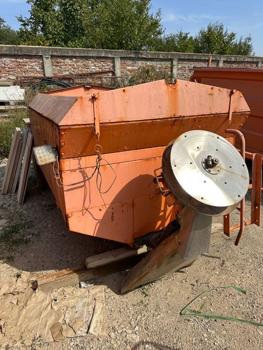 Lama deszapezire hidraulica Sărăriță Schmidt DESZAPEZIRE