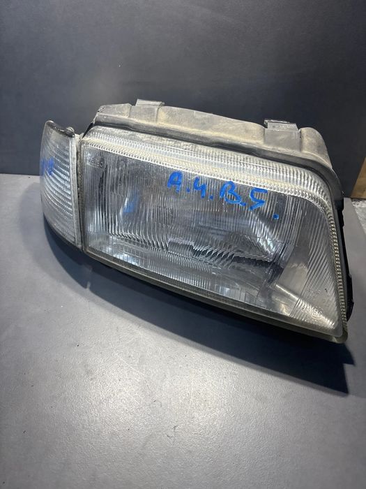 Far dreapta Audi A4 1997 1.9 TDI MT (110 hp)