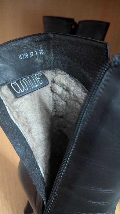 Продам фирменные сапоги известного бренда