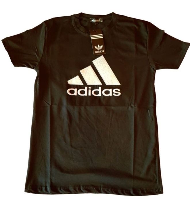 Tricouri cu sigla cusută