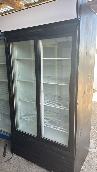 Продам витрины холодильники