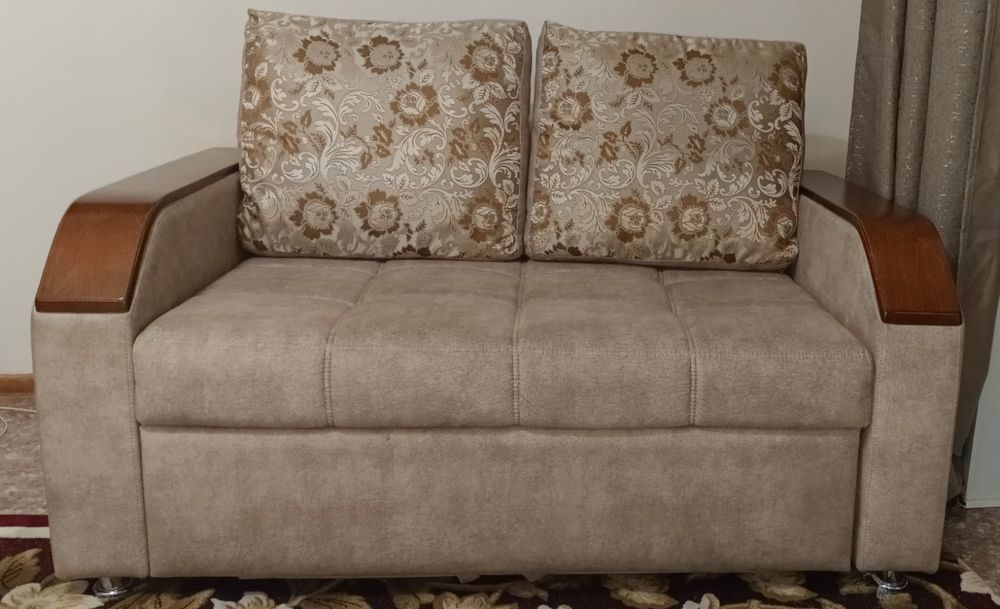 Срочно продам диван раскладной.