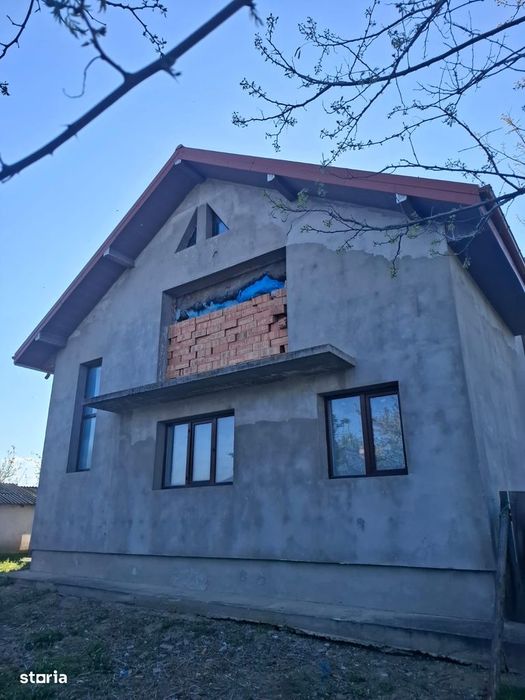 De vanzare vila in Barticesti, P+M, compusa din 7 camere Pret 85000 e