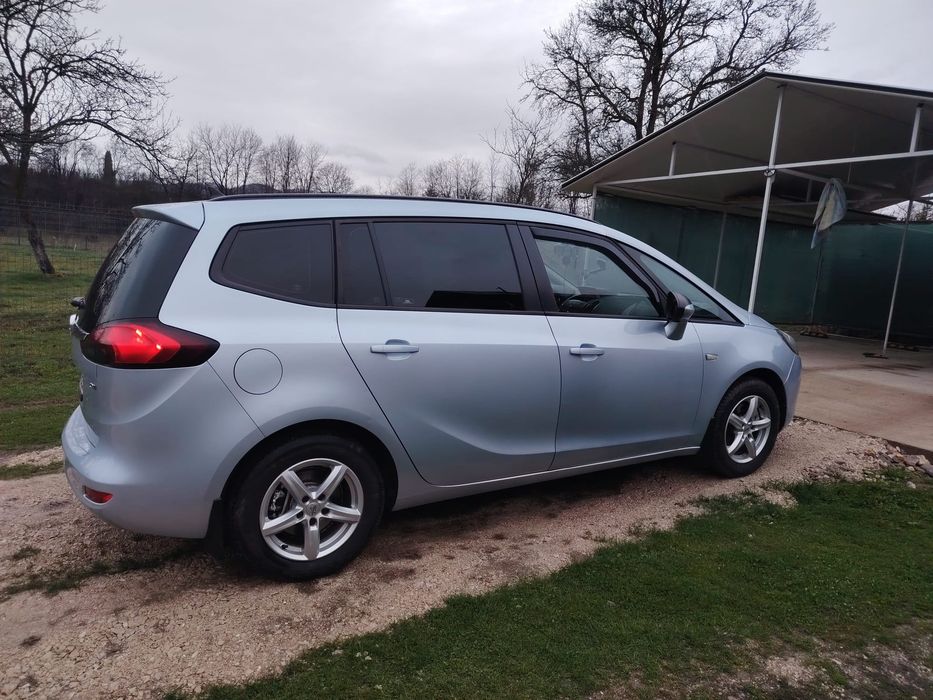 De vânzare Opel Zafira 2016 1.6motorina cu toate actele are totul funcțional.