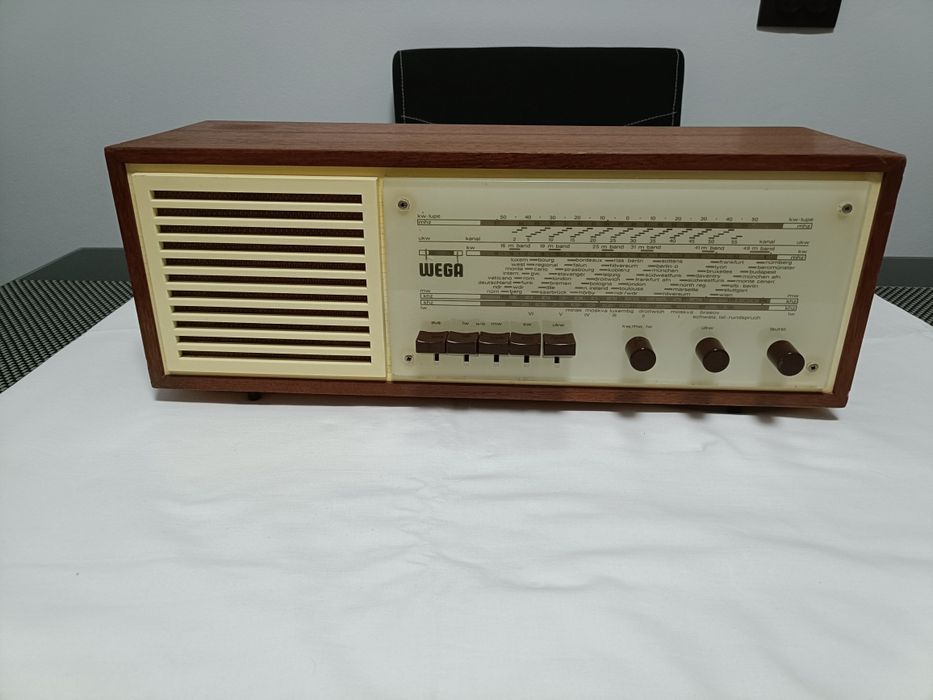 Radio pe lampi Wega