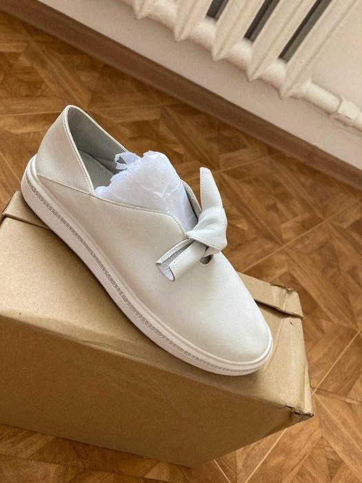 Женская одежда, обувь