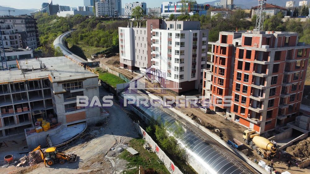 Продава се Тристаен апартамент в София, Дружба 2 - 104 кв.м за 2827 €/кв.м - Снимка #2