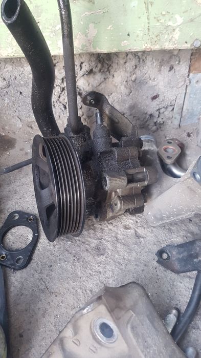 Бензинова помпа високо налягане за тойота авенсис 2.0 бензин 147кс