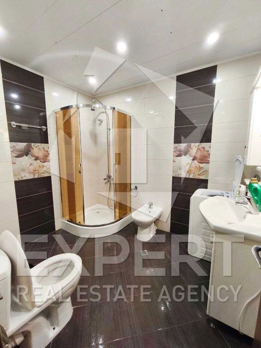 Слънчев двустаен апартамент с гараж в Бриз!