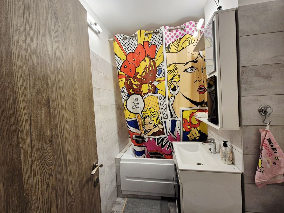 Vând apartament cu 3 camere, 61 mp, 1/10, 1978, Bariera Bucureşti. Accept credit ipotecar