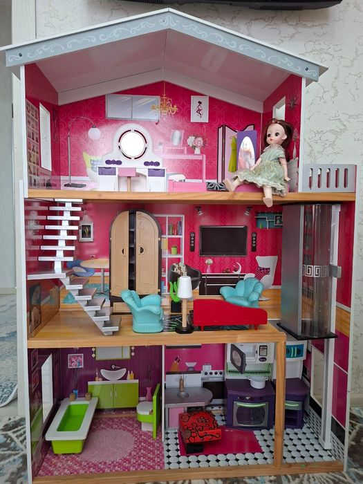 Продаю детский кукольный домик